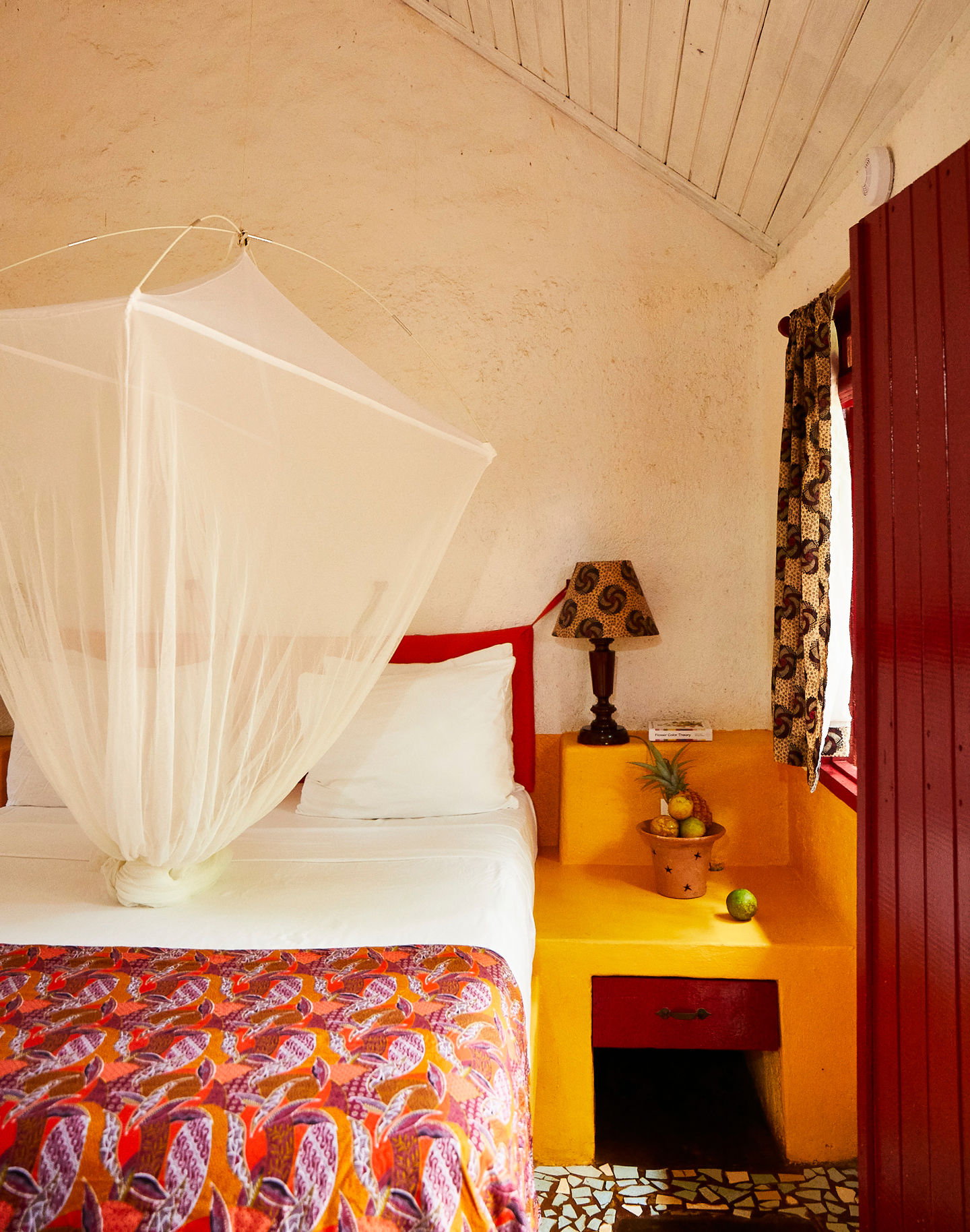 Jakes_Garden_Room_Bed2